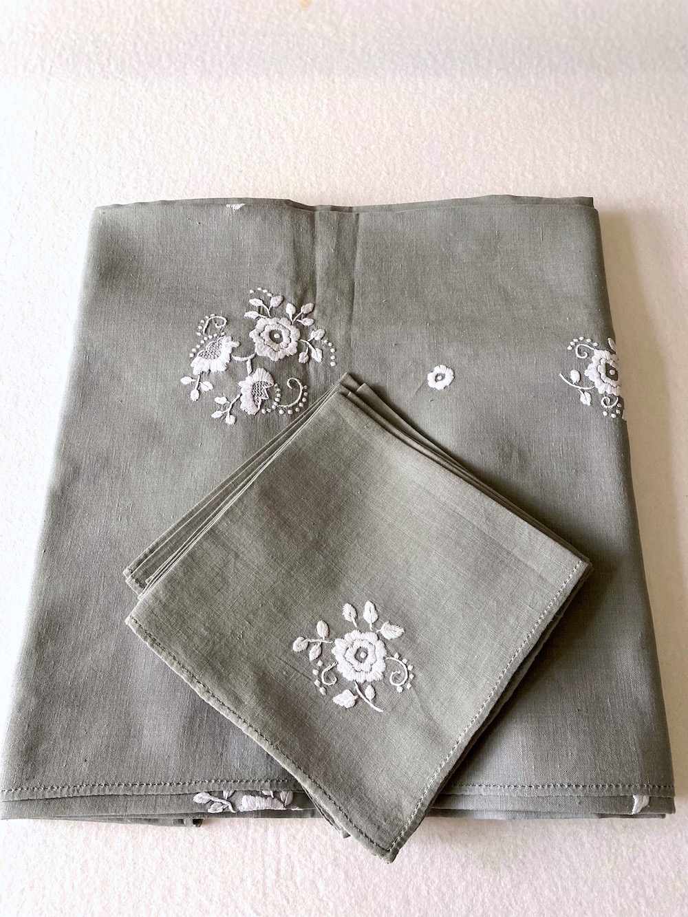 Vintage Embroidered Tablecloth and Napkins Set - Image 2