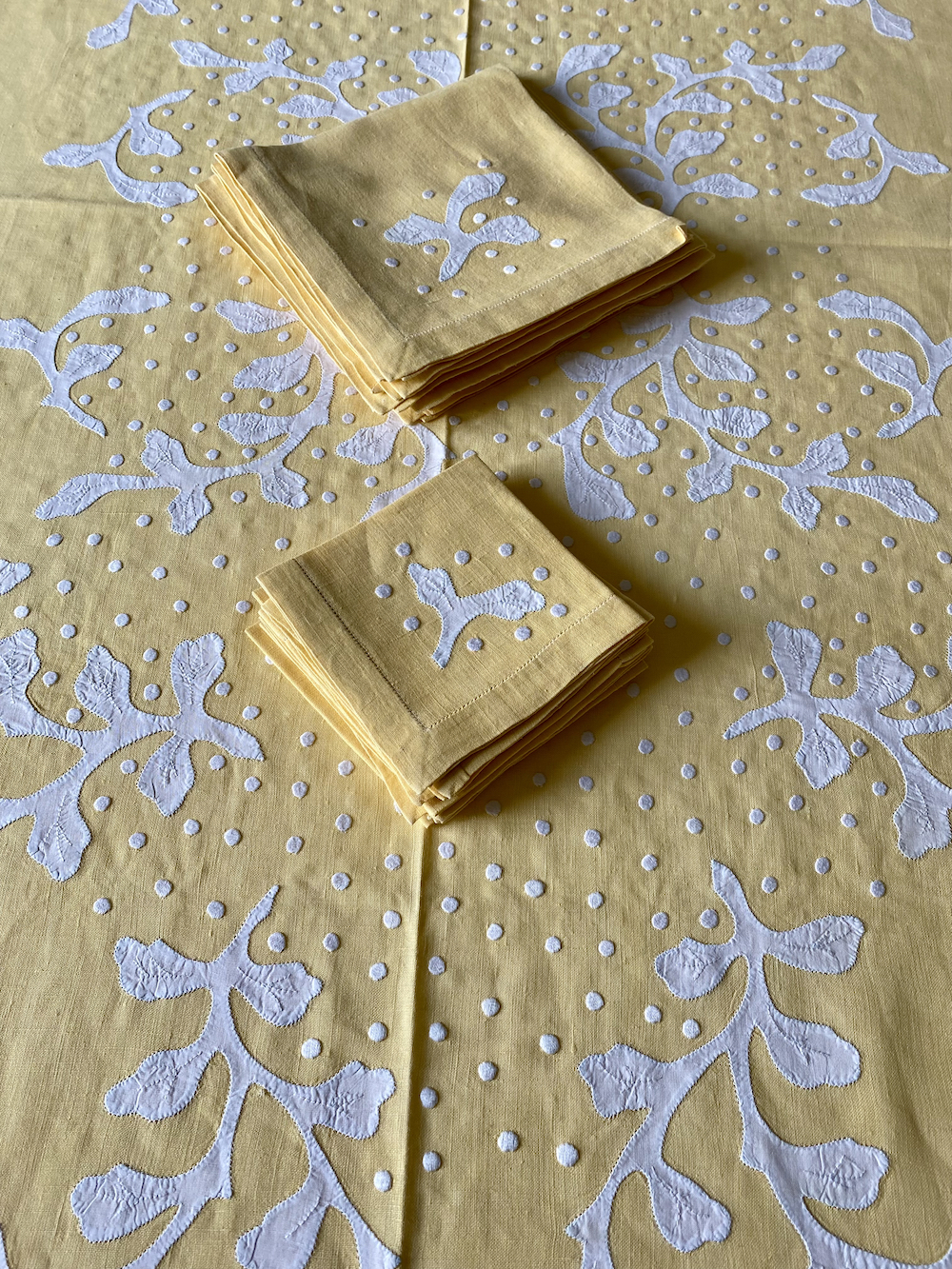 Vintage Hand Embroidered Tablecloth Set - Image 3