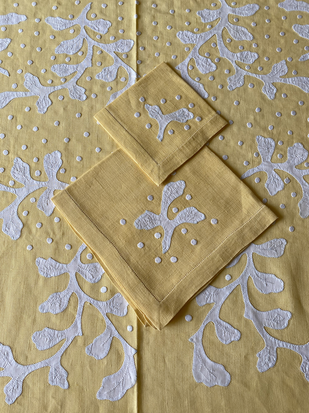 Vintage Hand Embroidered Tablecloth Set - Image 4