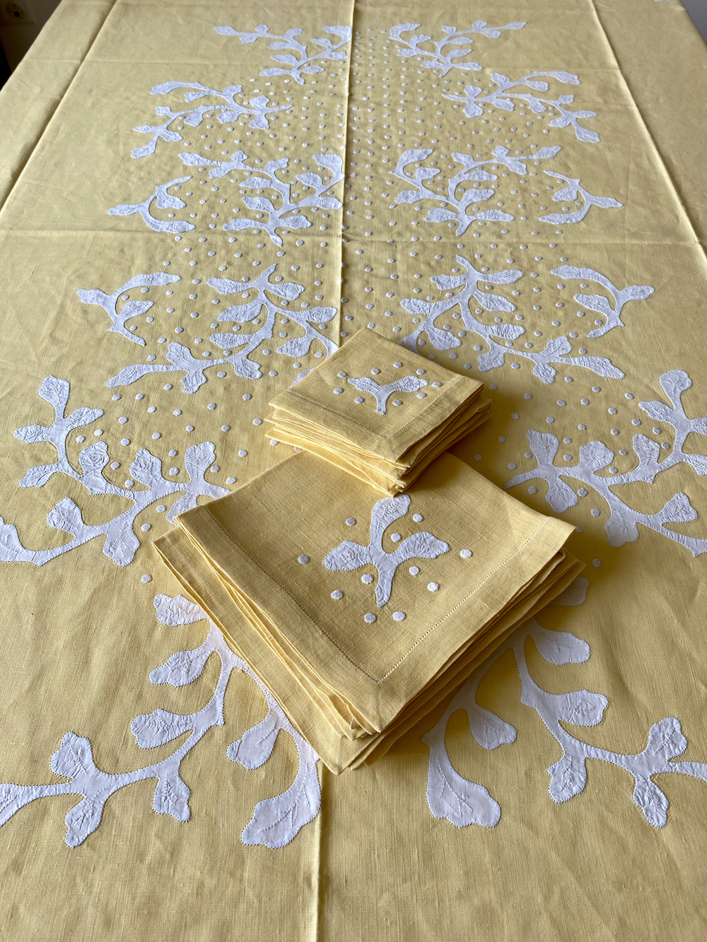 Vintage Hand Embroidered Tablecloth Set - Image 5