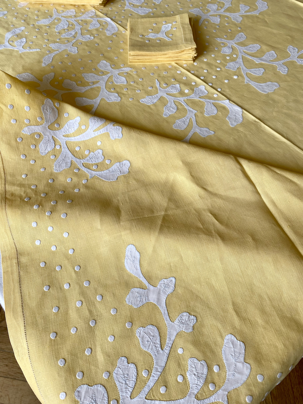 Vintage Hand Embroidered Tablecloth Set - Image 7
