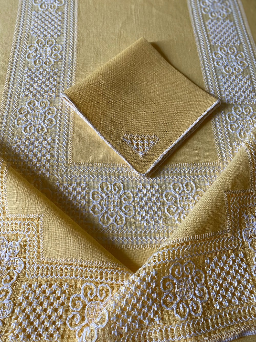 Vintage Italian Embroidered Table Linens Set - Image 4