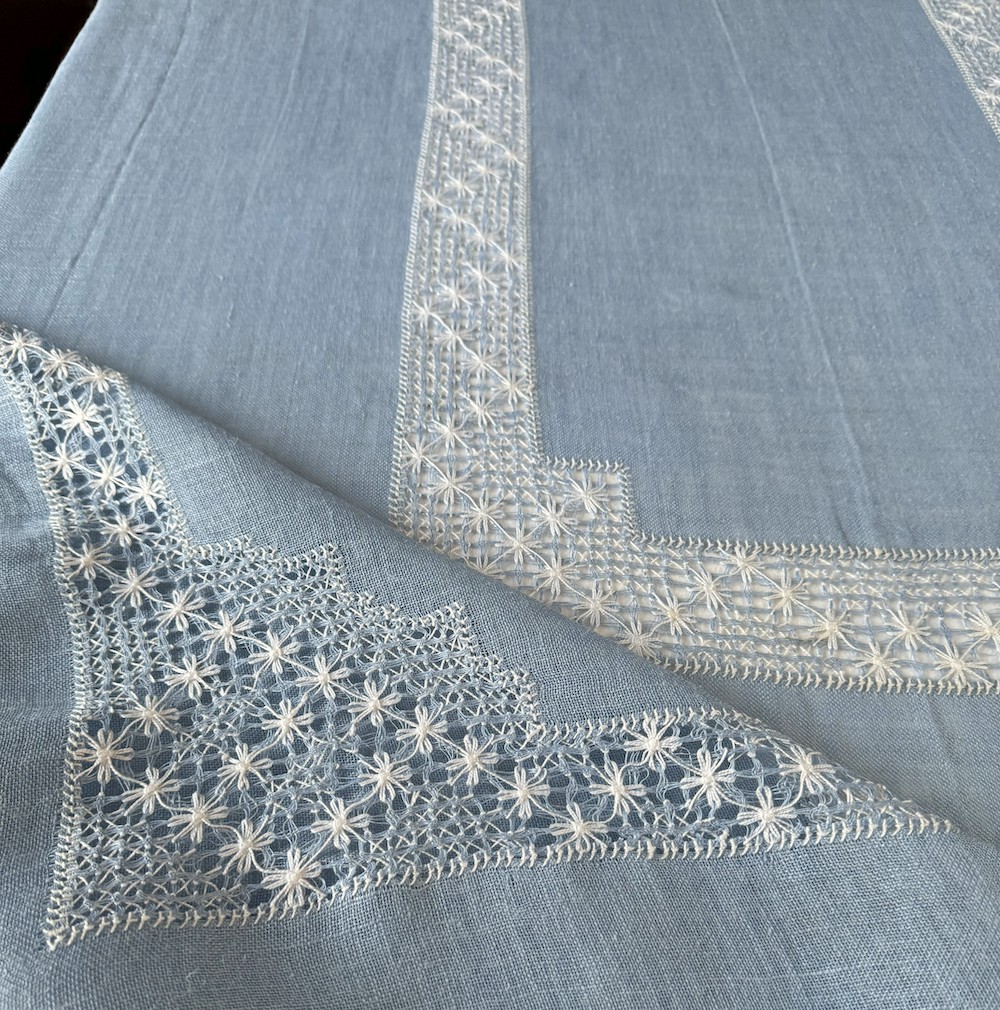 Vintage Blue & White Embroidered Tablecloth Set - Image 3