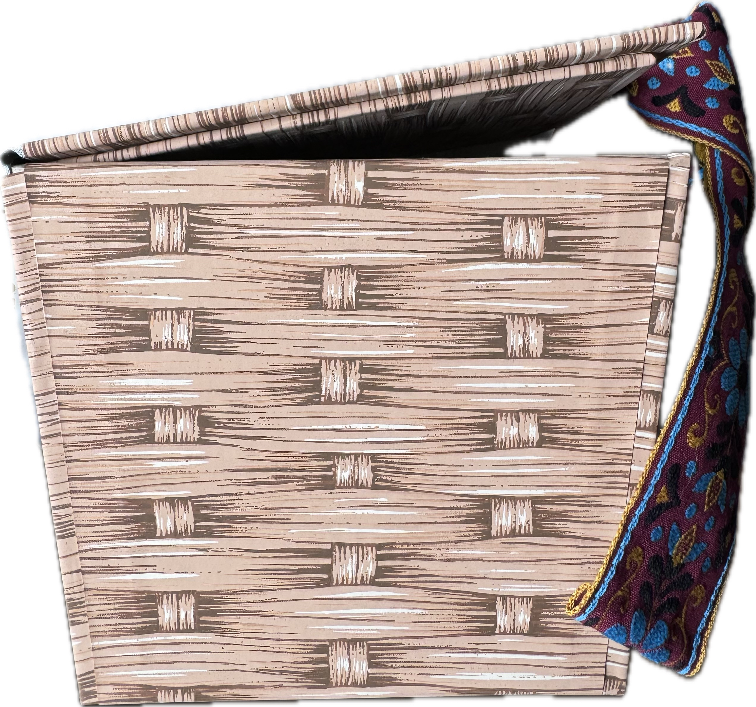 Folkloric Trompe L'Oeil Wicker Hamper - Multicolor - Image 4