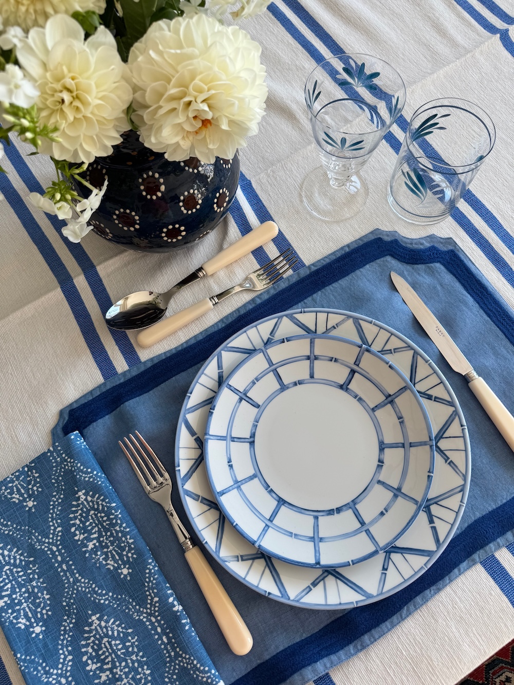 Cartouche Embroidered Placemat - Image 2
