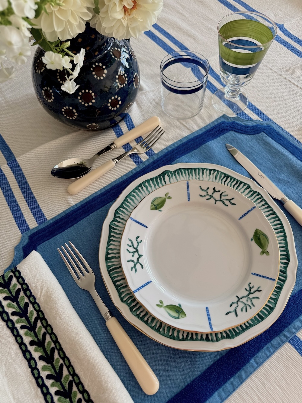 Cartouche Embroidered Placemat - Image 3