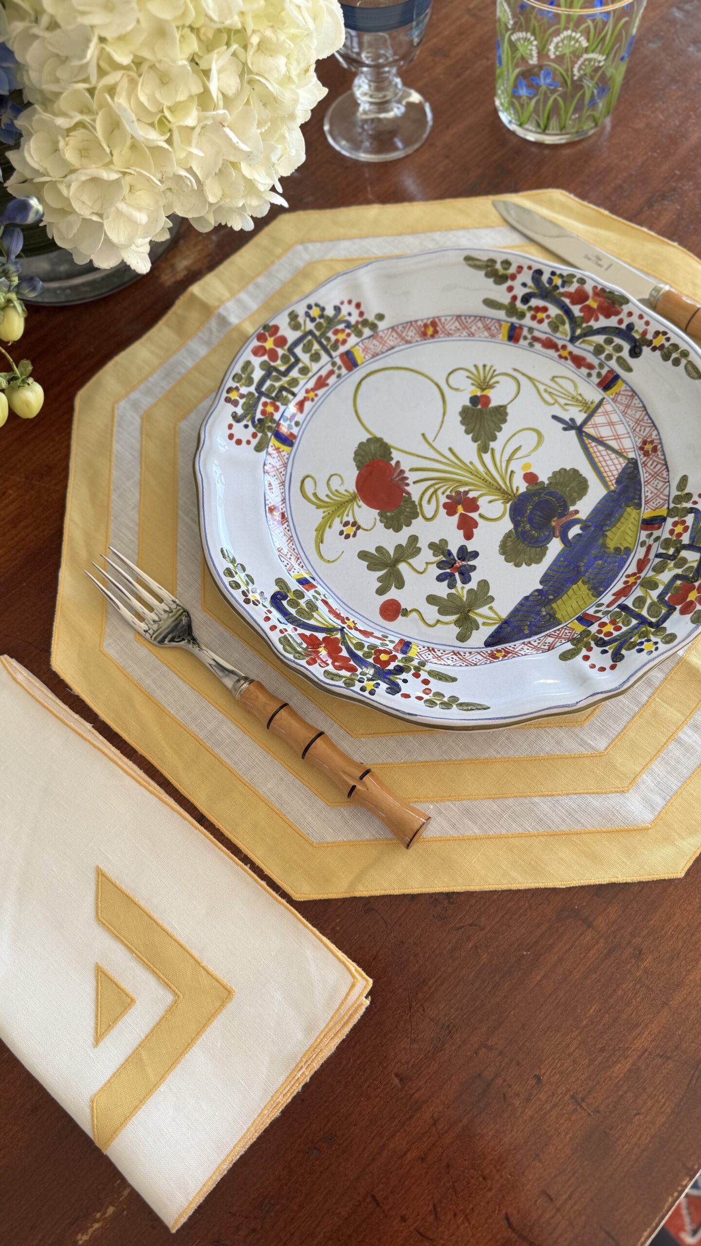 Cupola Napkin with Carnation plate