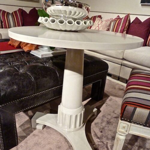 Pedestal table