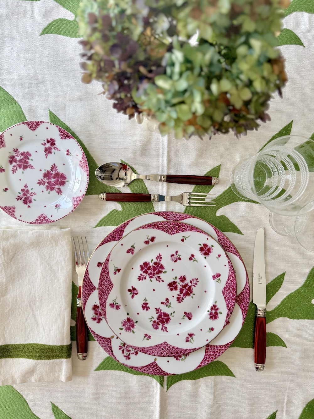 Quintessence Feston dinner plate